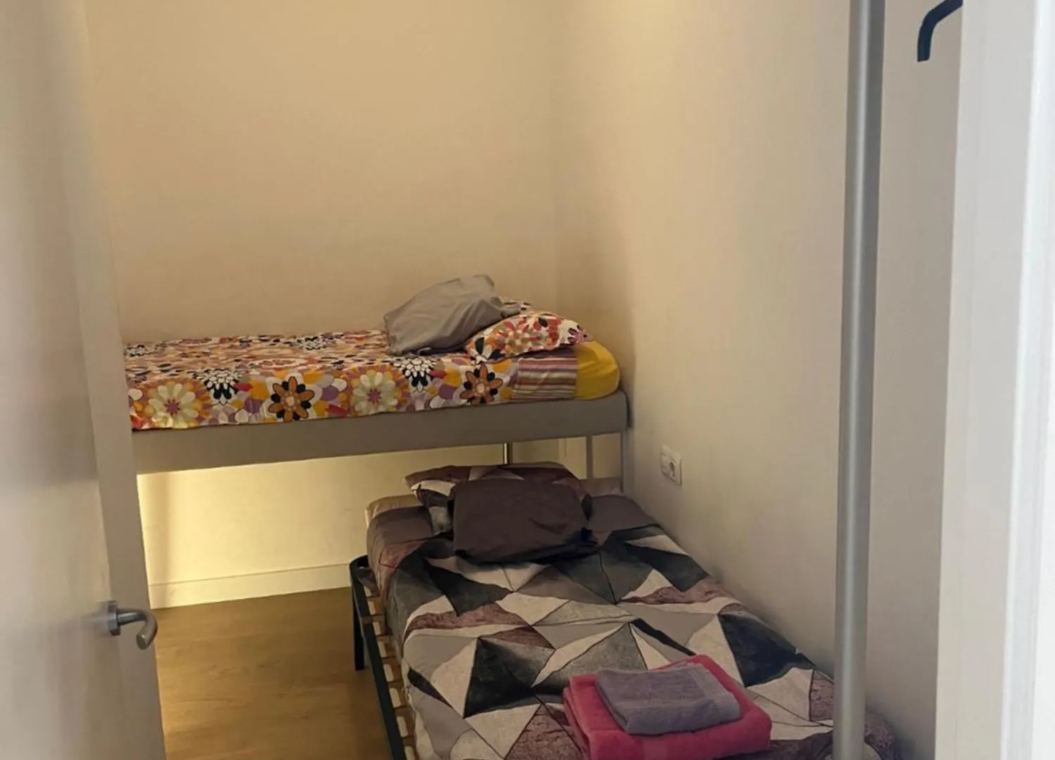 2 Bedrooms By Sants Market Barcelona 0*,  Spanien